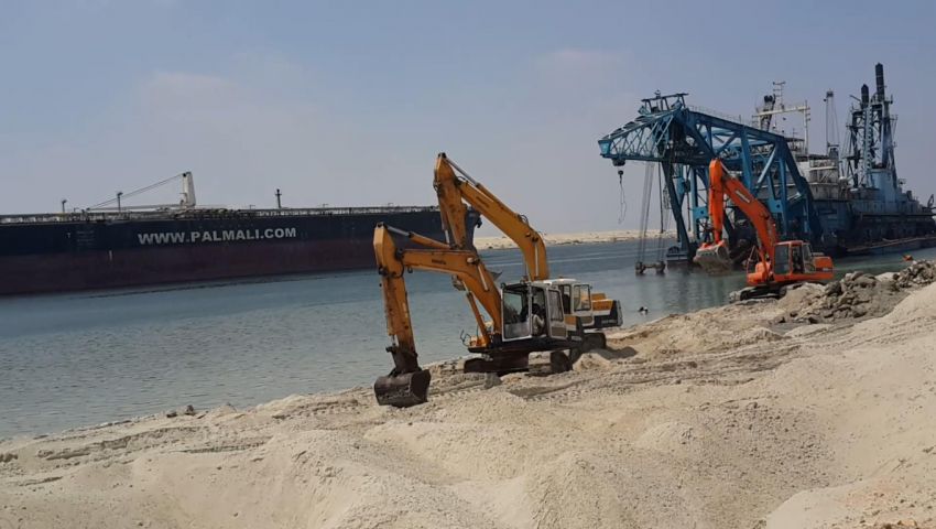 مميش يعلن بدء دخول كراكات الهيئة لقناة السويس الجديدة